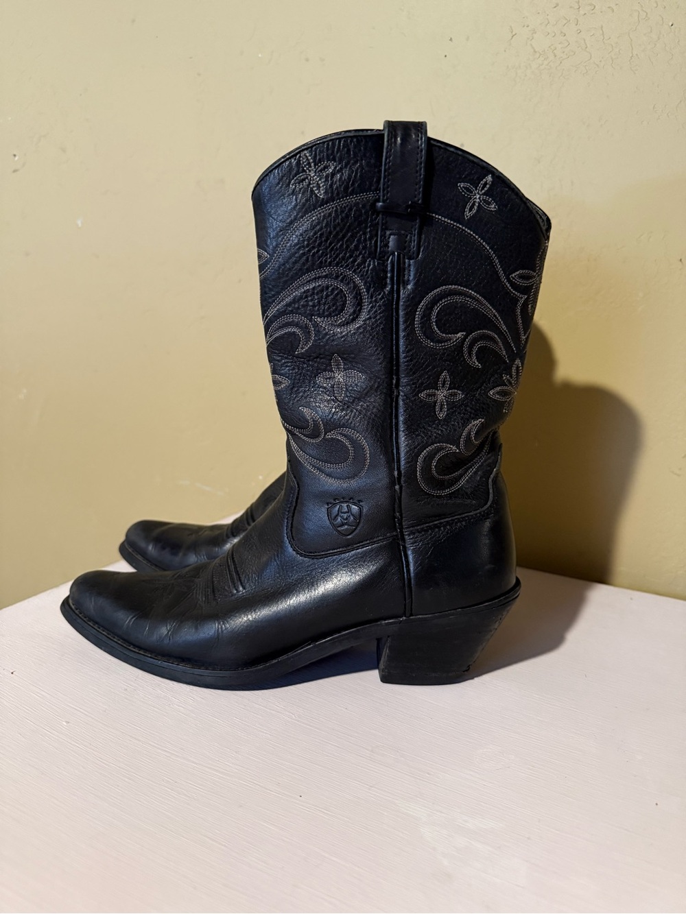 Ariat Black Leather Heritage Western Boots Women's Size 8